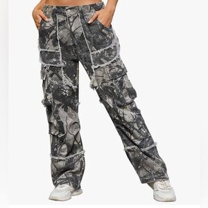 KGYA hip hop streetwear camo cargo pants with raw hem size Medium (30X29) unisex